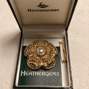 HeatherGems, vintage gold brooch with center pearl